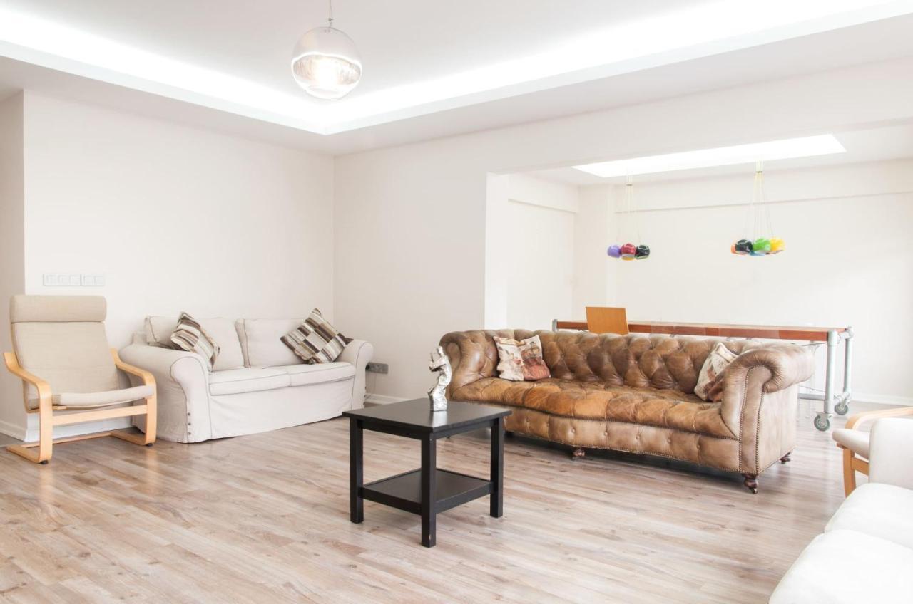 Central And Vibrant Flat With Balcony In Besiktas Istanbul Eksteriør billede