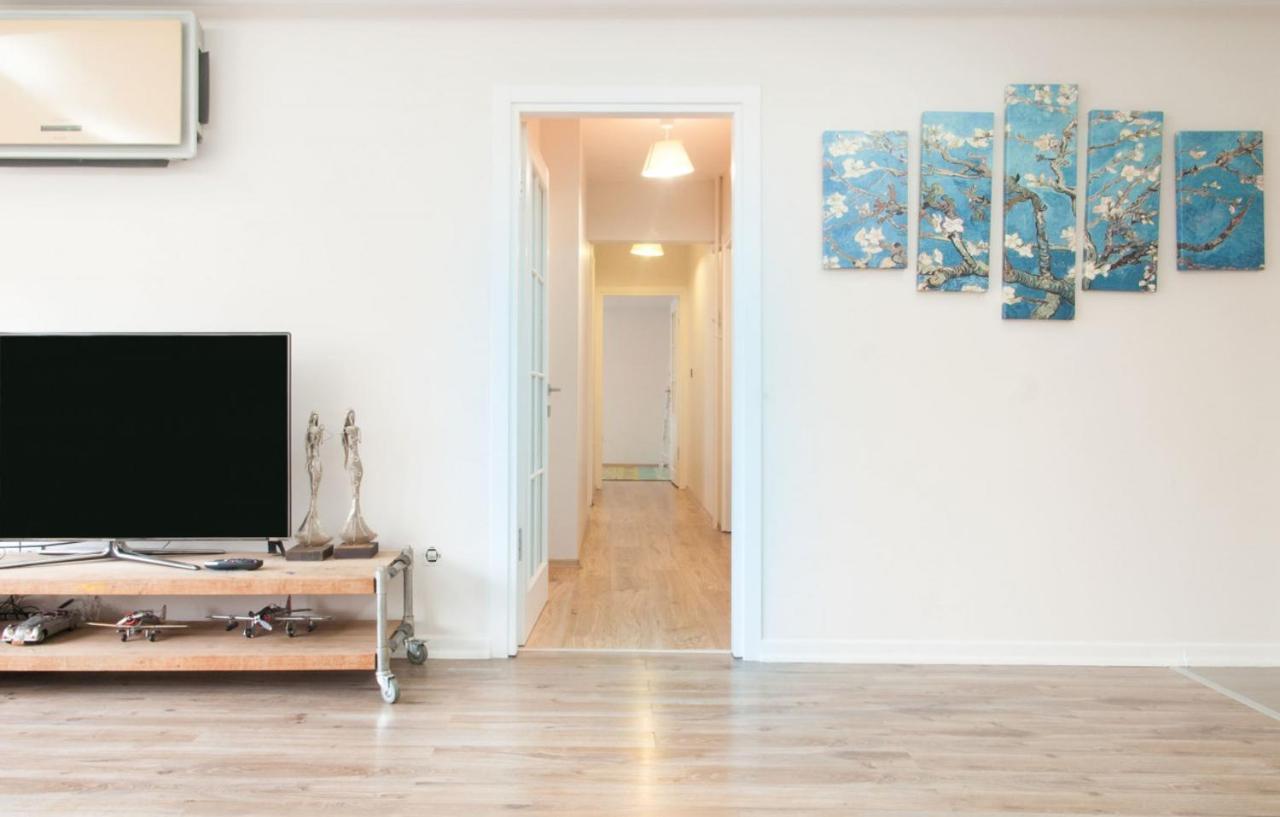 Central And Vibrant Flat With Balcony In Besiktas Istanbul Eksteriør billede